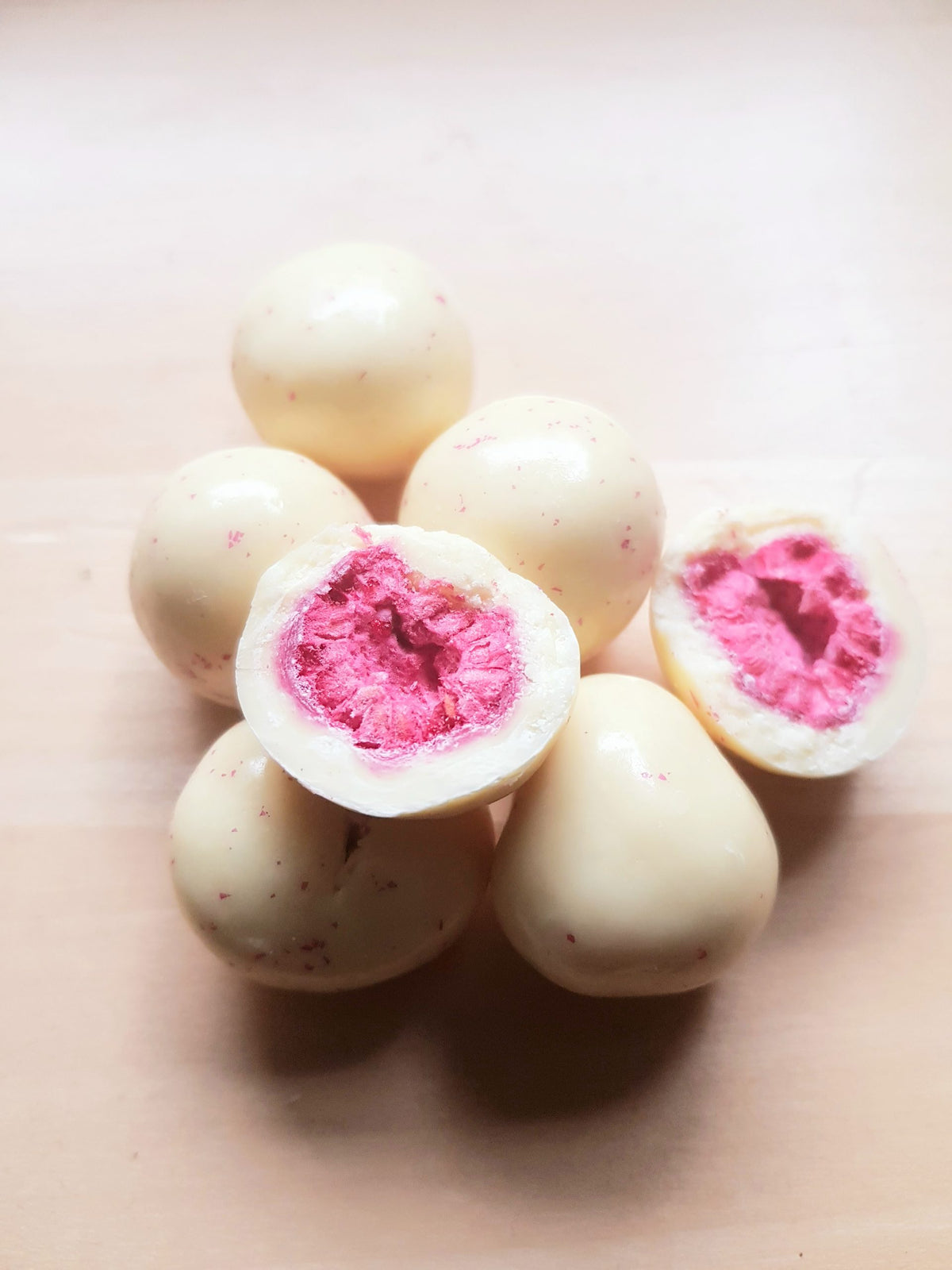 Gefriergetrocknete Himbeeren mit Joghurtschokolade